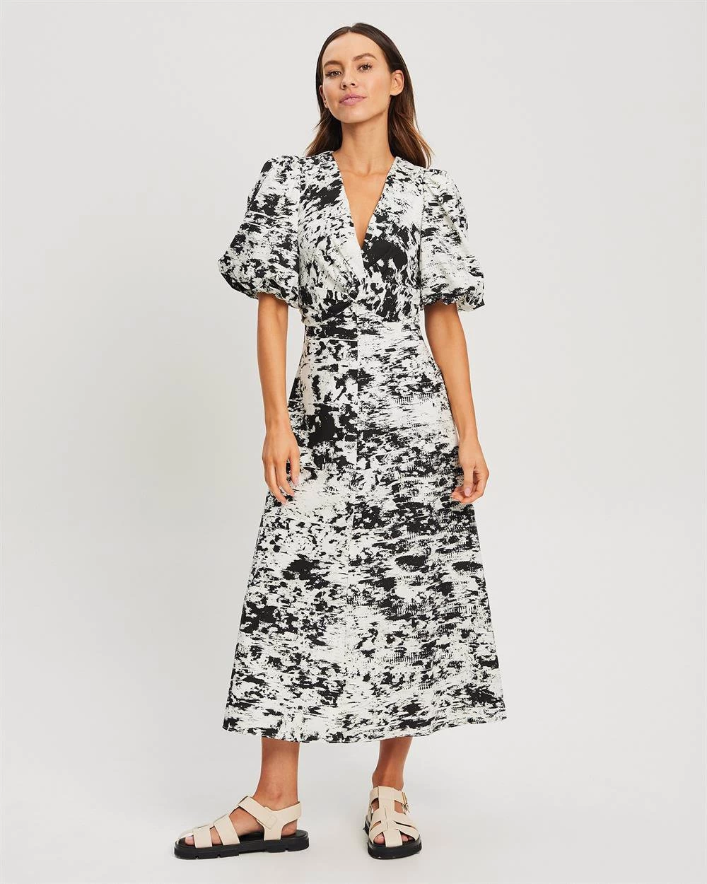 WILLA Women's Vista Knot Dress - Abstract Black & White Sintra 3 WILLA Women's Vista Knot Dress - Abstract Black & White Sintra