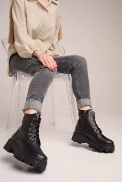 BOSCCOLO Woman's Leather Boots Black -Madam Clothing Store a661d4fb bea2 4e3e abde 74f66f0ce845