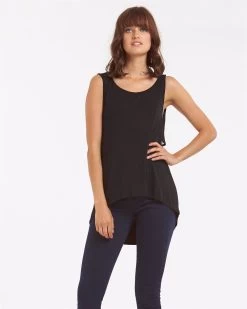 Socialight X Amelius Dynamic Tee