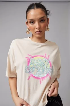 Factorie Boxy Graphic Tee Beige -Madam Clothing Store d6069bde2f8cc67b3e41b95fb8d84ce8